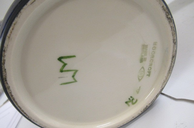 A MOORCROFT GOLDEN LILY VASE Image