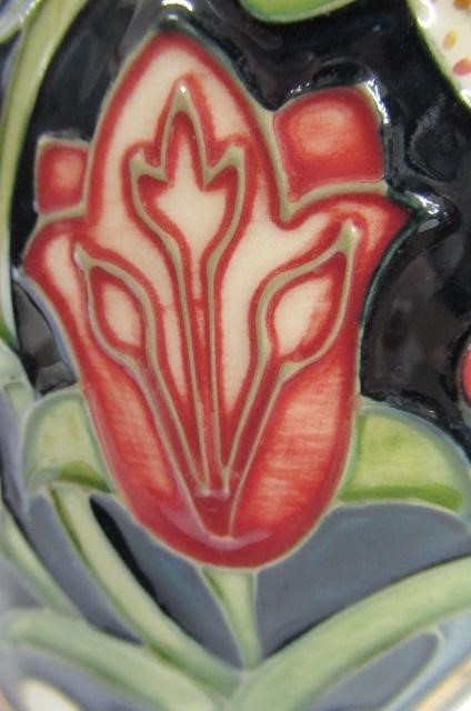 A MOORCROFT GOLDEN LILY VASE Image