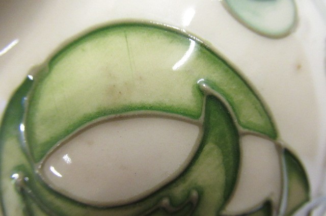 A MOORCROFT GOLDEN LILY VASE Image