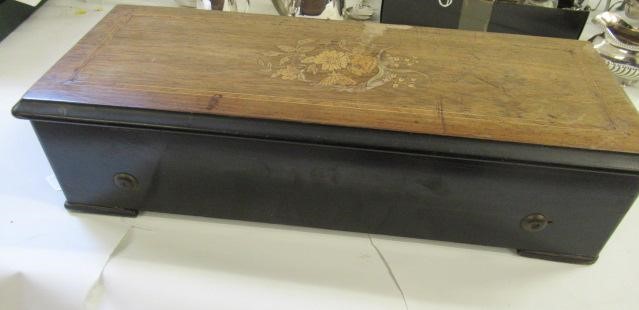 A VICTORIAN SWISS MUSICAL BOX Image