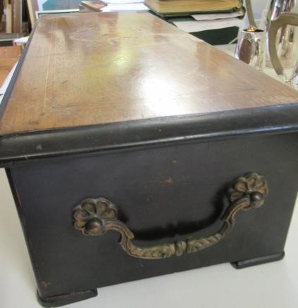 A VICTORIAN SWISS MUSICAL BOX Image