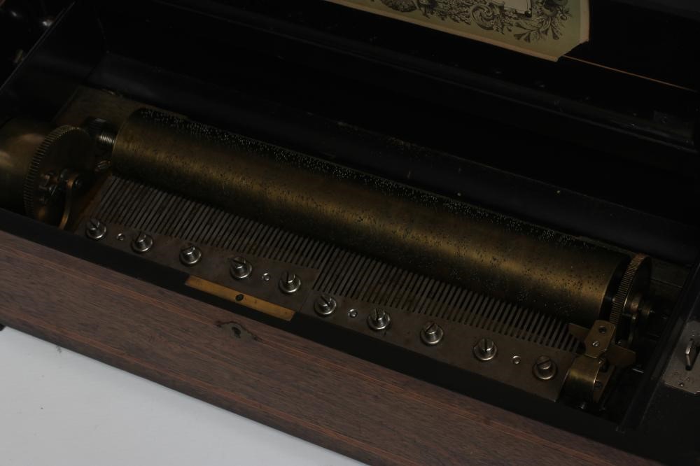 A VICTORIAN SWISS MUSICAL BOX Image