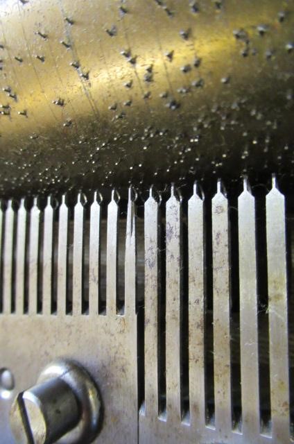 A VICTORIAN SWISS MUSICAL BOX Image