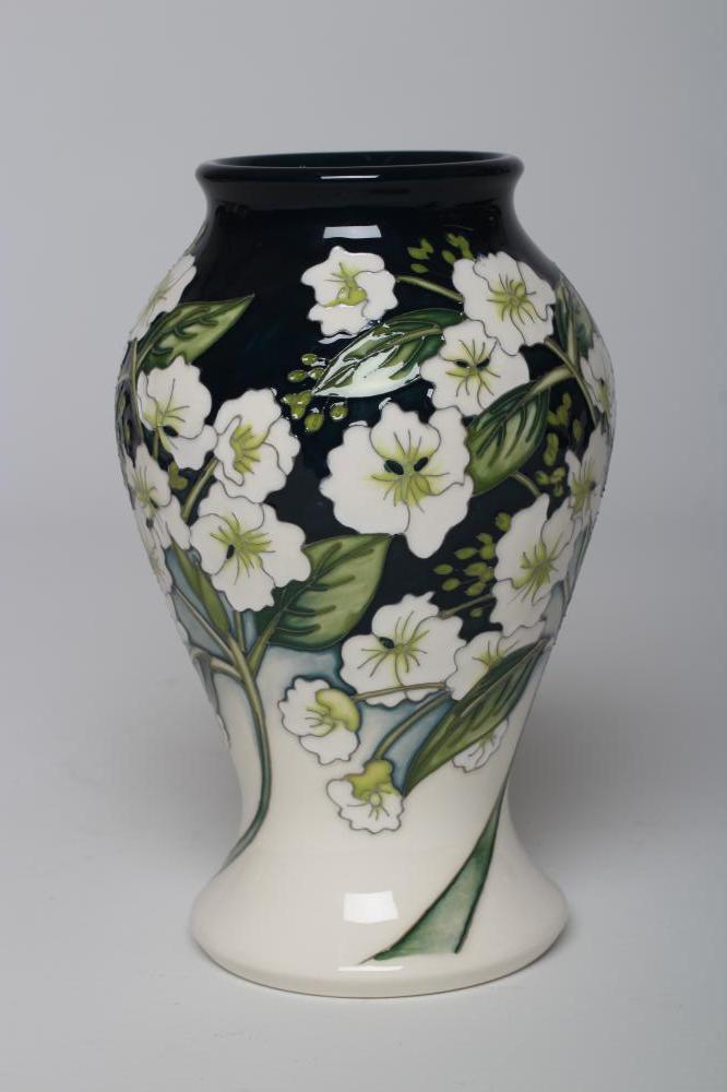 A MOORCROFT CHELSEA'S CHOICE VASE Image