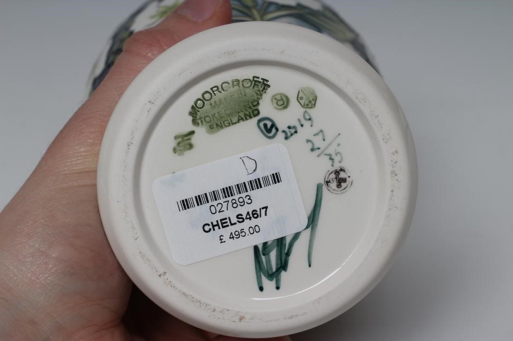 A MOORCROFT CHELSEA'S CHOICE VASE Image