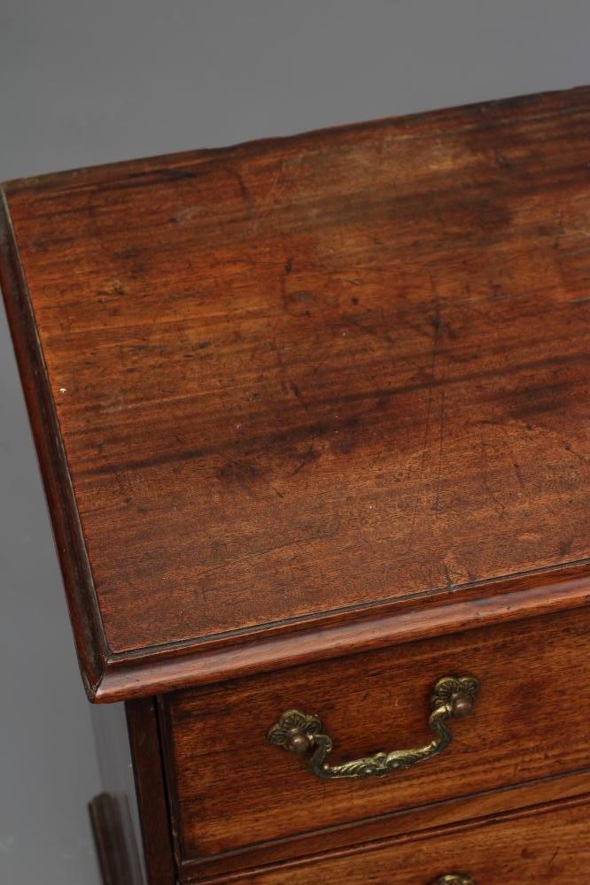 A SMALL MAHOGANY STRAIGHT FRONTED CHEST Image