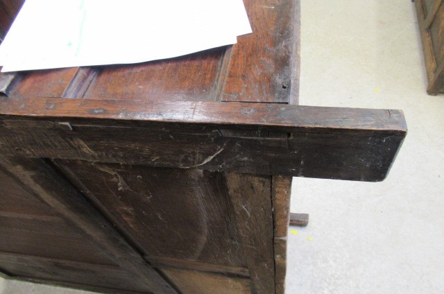 A GEORGIAN SMALL JOINED OAK BOX SETTLE Image