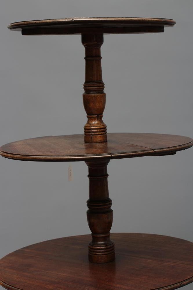 A GEORGIAN MAHOGANY DUMB WAITER Image