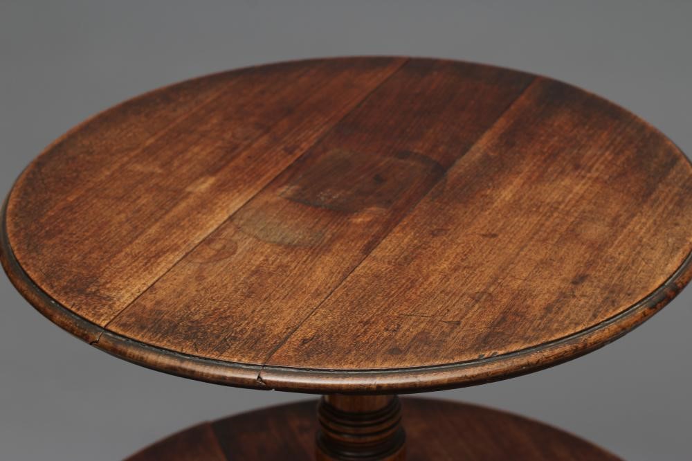 A GEORGIAN MAHOGANY DUMB WAITER Image