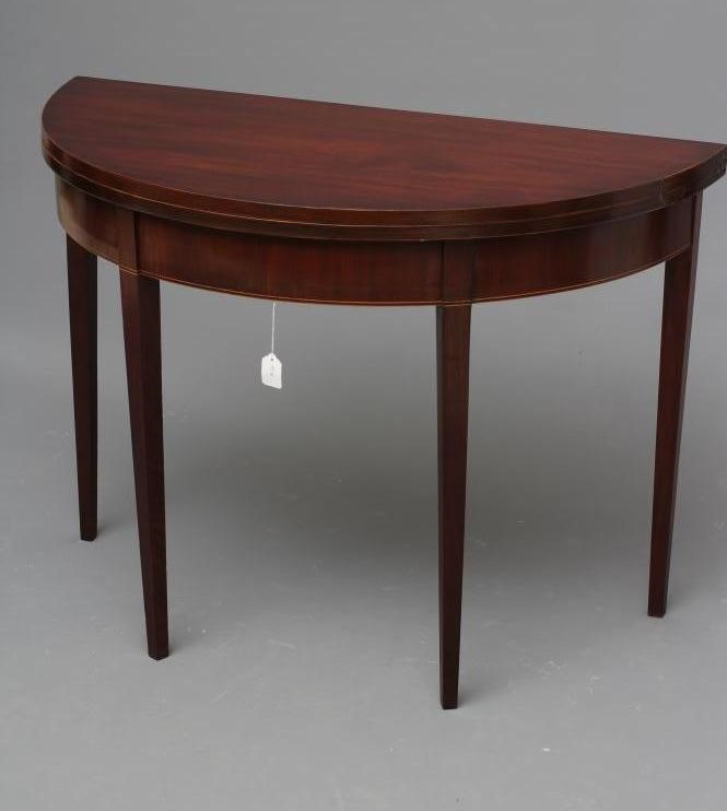 A GEORGIAN MAHOGANY FOLDING TEA TABLE Image