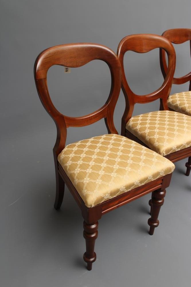 A SET OF TEN VICTORIAN MAHOGANY DINING CHAIRS of open spoonback form upholstered in a gold silk Image