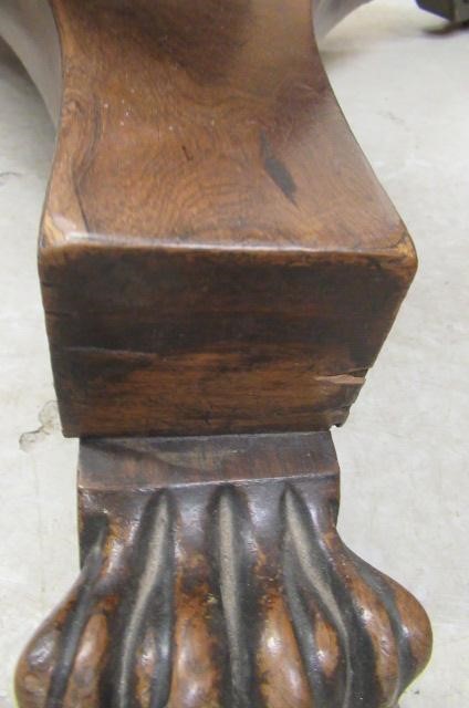 A VICTORIAN ROSEWOOD CENTRE TABLE Image
