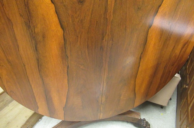 A VICTORIAN ROSEWOOD CENTRE TABLE Image