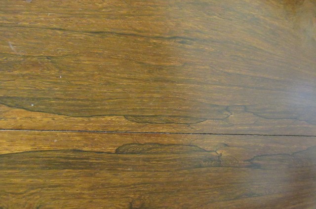 A VICTORIAN ROSEWOOD CENTRE TABLE Image