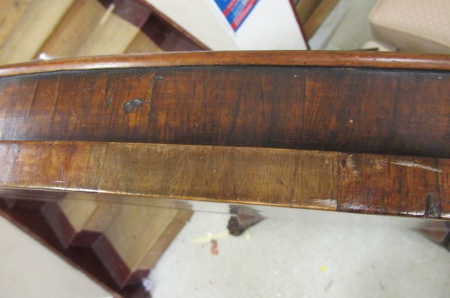 A VICTORIAN ROSEWOOD CENTRE TABLE Image
