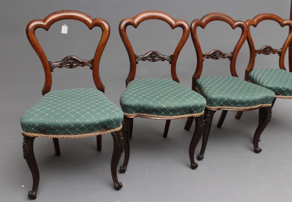 A SET OF SIX EARLY VICTORIAN ROSEWOOD DINING CHAIRS Image
