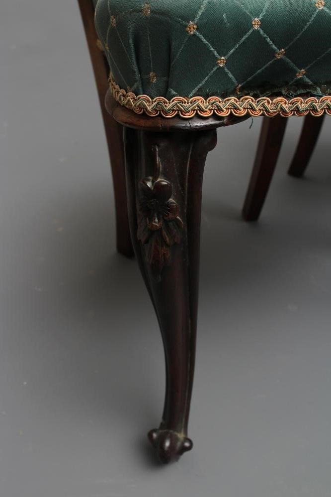 A SET OF SIX EARLY VICTORIAN ROSEWOOD DINING CHAIRS Image