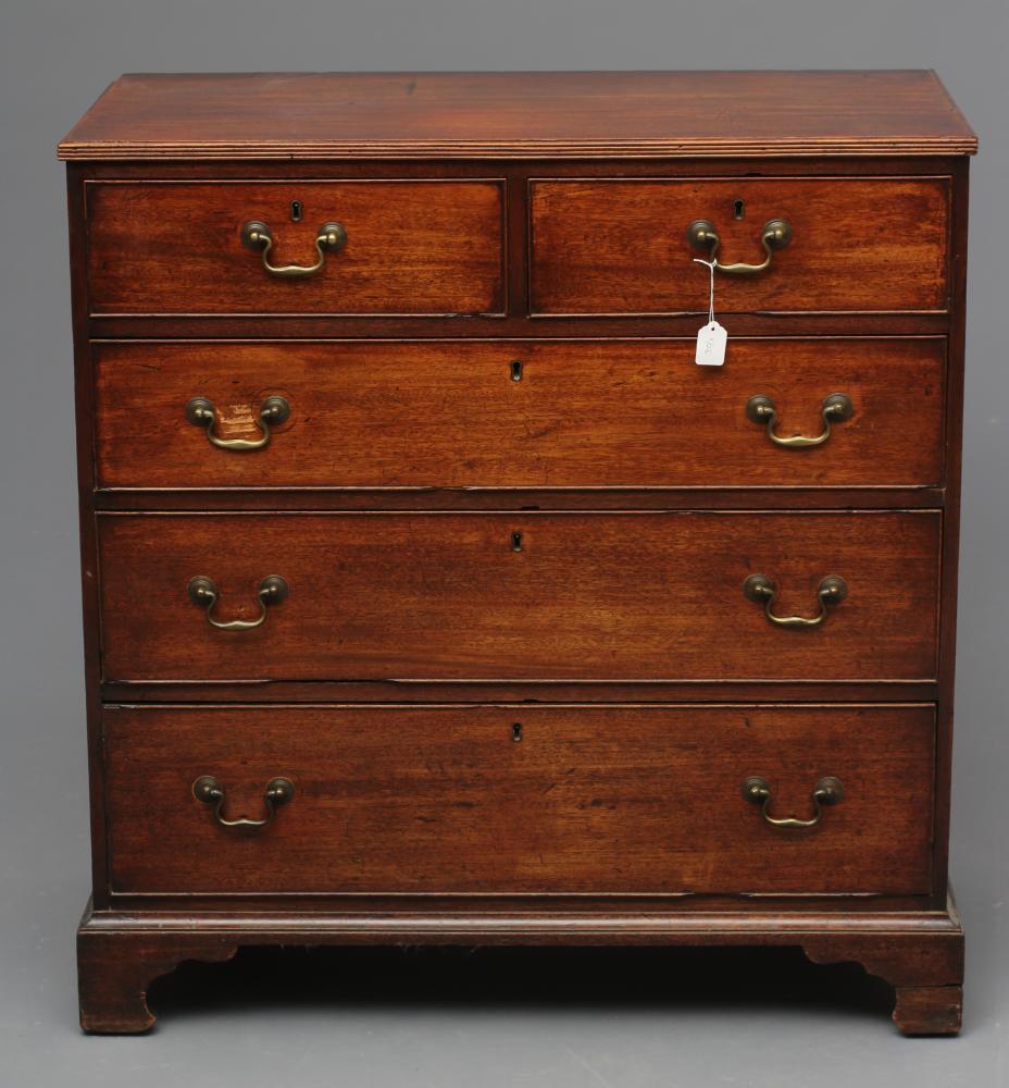 A GEORGIAN MAHOGANY STRAIGHT FRONTED CHEST Image
