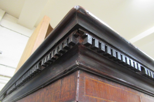 A GEORGIAN MAHOGANY LINEN PRESS Image