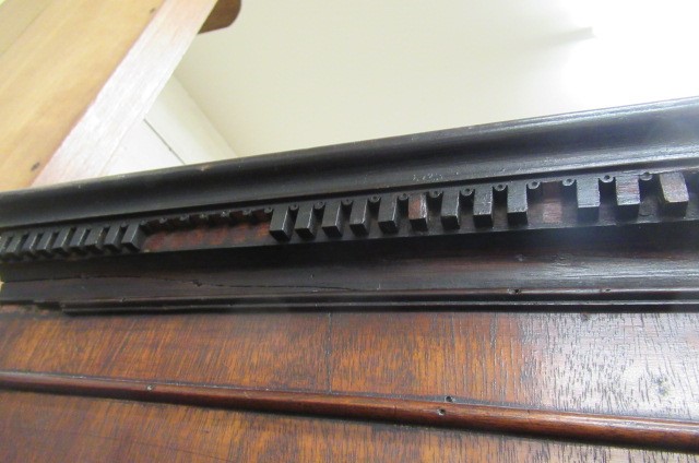 A GEORGIAN MAHOGANY LINEN PRESS Image