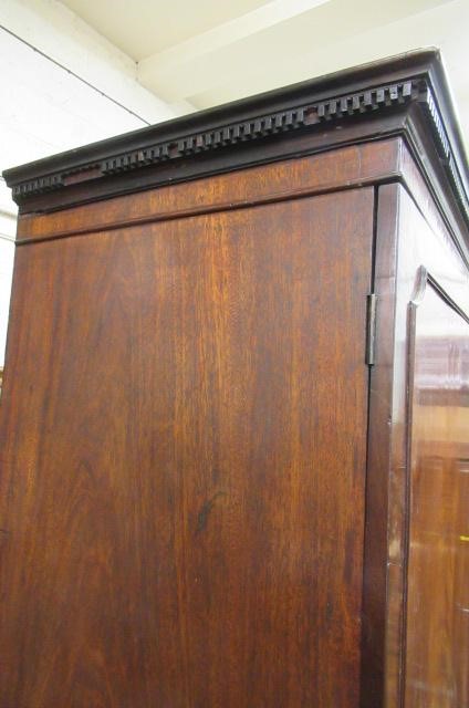 A GEORGIAN MAHOGANY LINEN PRESS Image