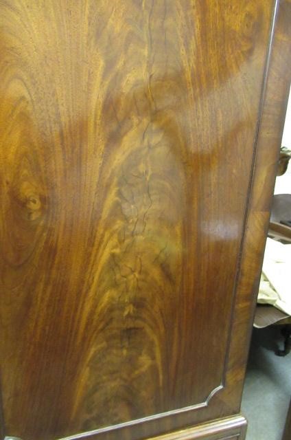 A GEORGIAN MAHOGANY LINEN PRESS Image