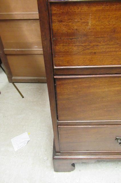 A GEORGIAN MAHOGANY LINEN PRESS Image