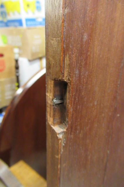 A GEORGIAN MAHOGANY LINEN PRESS Image