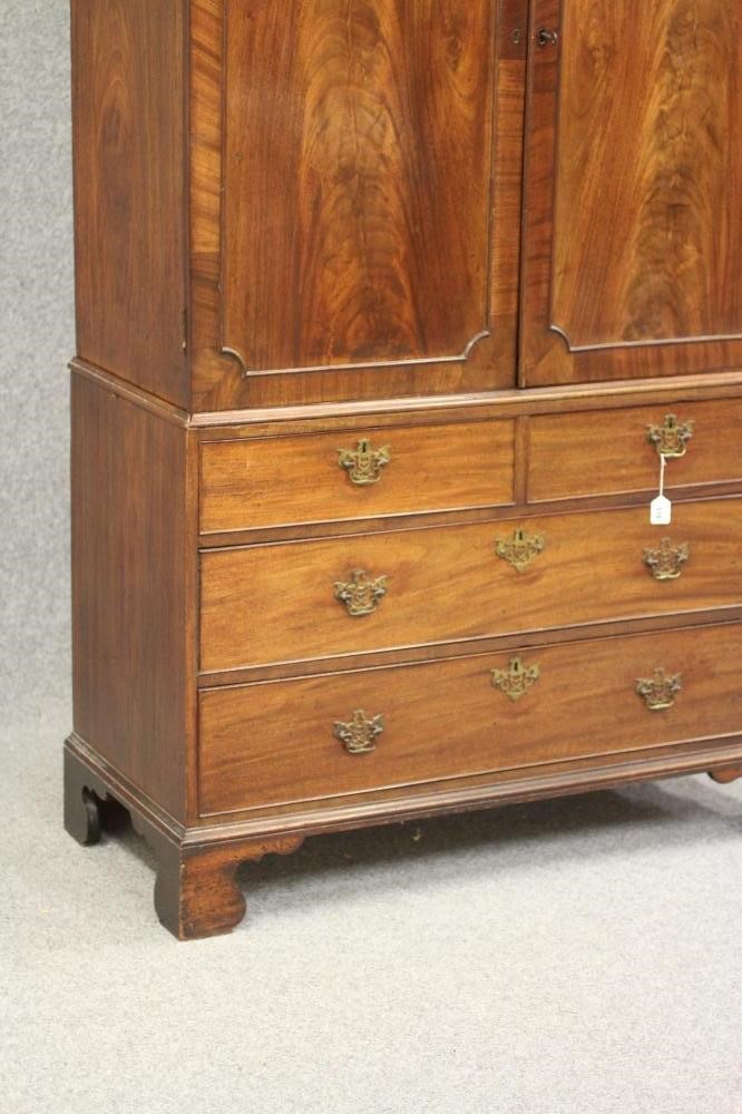 A GEORGIAN MAHOGANY LINEN PRESS Image