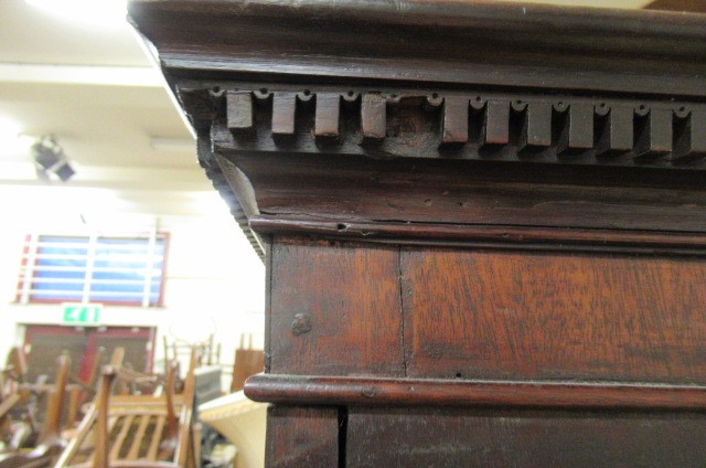 A GEORGIAN MAHOGANY LINEN PRESS Image