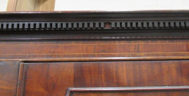 A GEORGIAN MAHOGANY LINEN PRESS Image