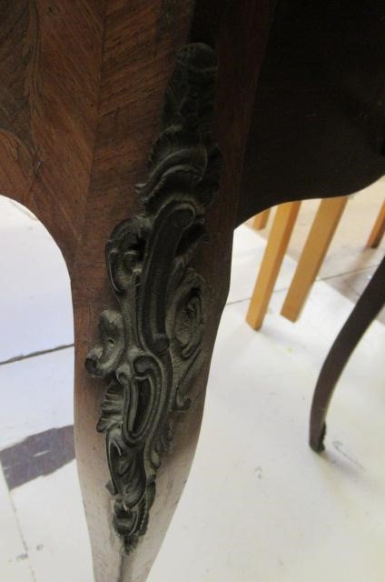 A FRENCH KINGWOOD AND MARQUETRY LOUIS XVI STYLE TABLE Image