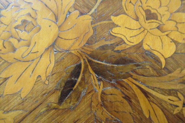 A FRENCH KINGWOOD AND MARQUETRY LOUIS XVI STYLE TABLE Image