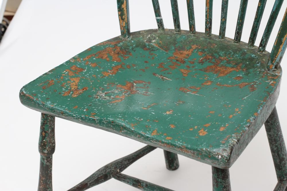 A GREEN PAINTED WINDSOR CHAIR Image