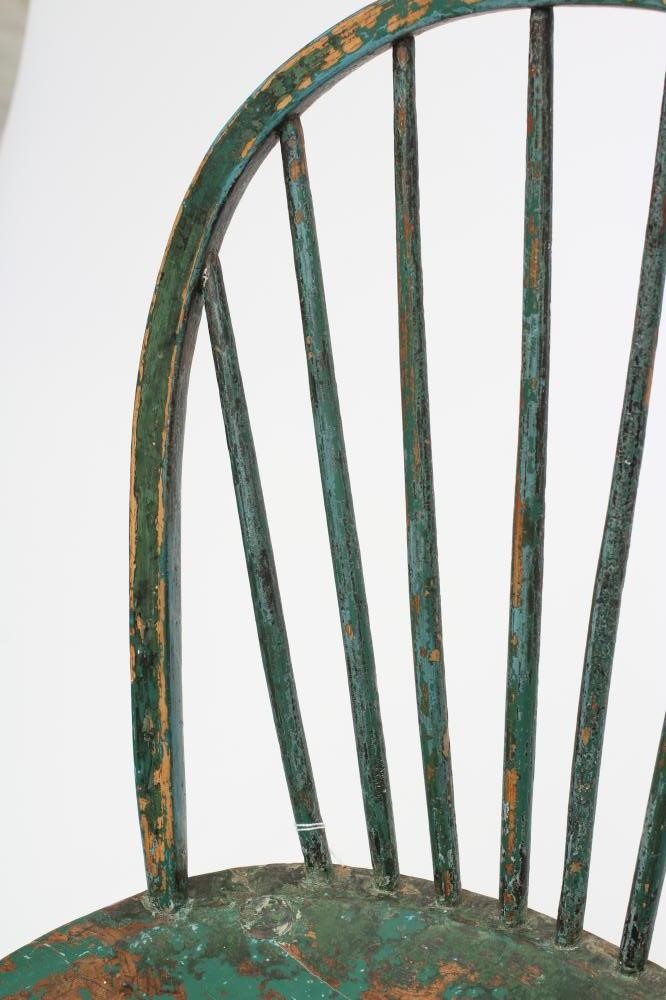 A GREEN PAINTED WINDSOR CHAIR Image