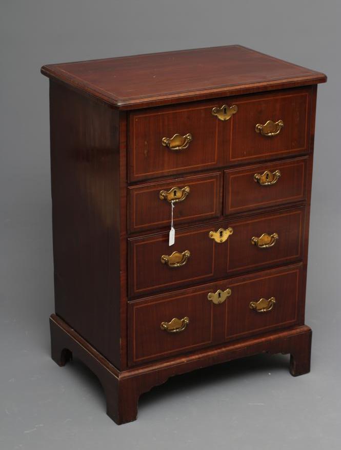 A SMALL MAHOGANY SECRETAIRE CHEST Image
