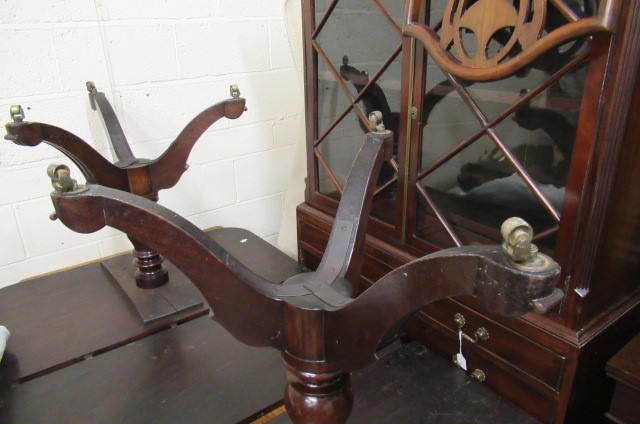 A WILLIAM IV MAHOGANY TWIN PEDESTAL DINING TABLE with a single leaf Image