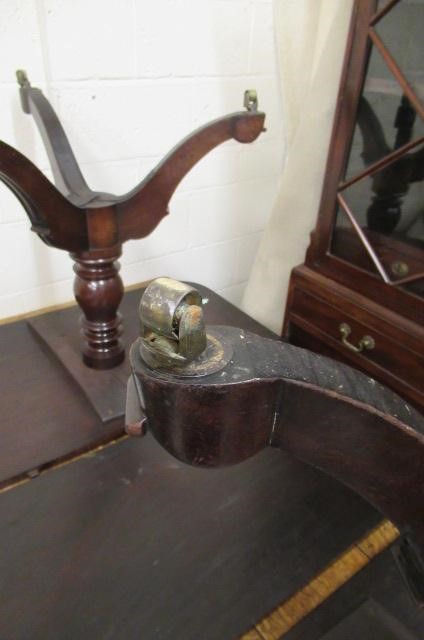 A WILLIAM IV MAHOGANY TWIN PEDESTAL DINING TABLE with a single leaf Image