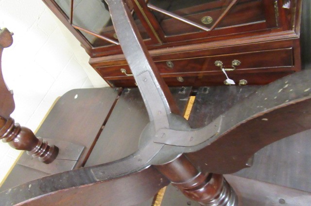 A WILLIAM IV MAHOGANY TWIN PEDESTAL DINING TABLE with a single leaf Image