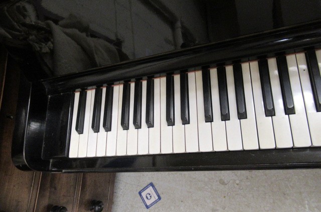 A BLUTHNER UPRIGHT PIANO. c.1925 Image