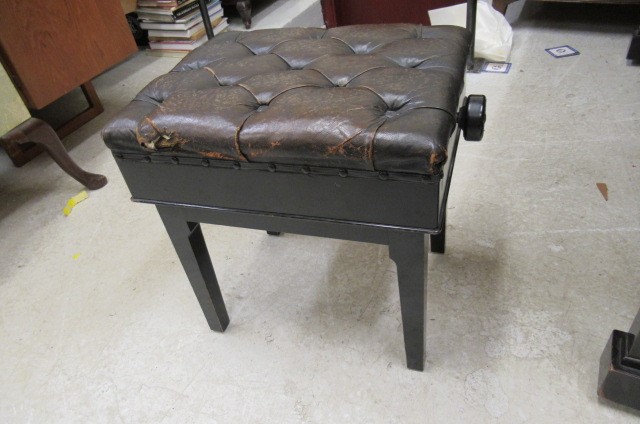 A BLUTHNER UPRIGHT PIANO. c.1925 Image