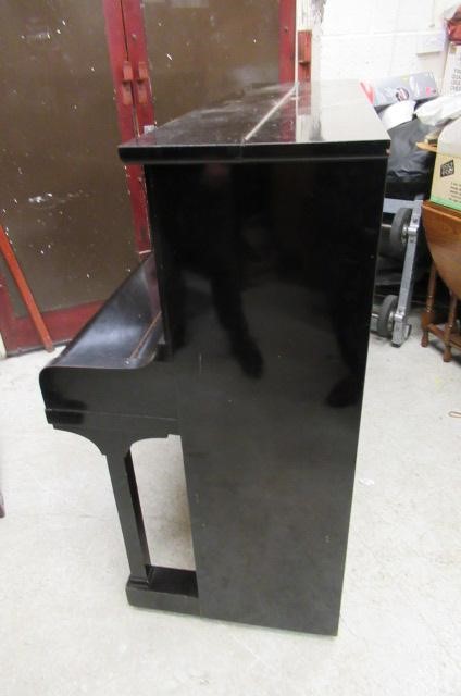 A BLUTHNER UPRIGHT PIANO. c.1925 Image