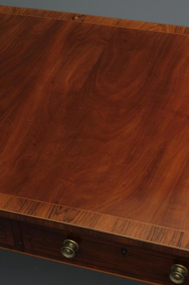 A REGENCY MAHOGANY AND ROSEWOOD BANDED SOFA TABLE Image