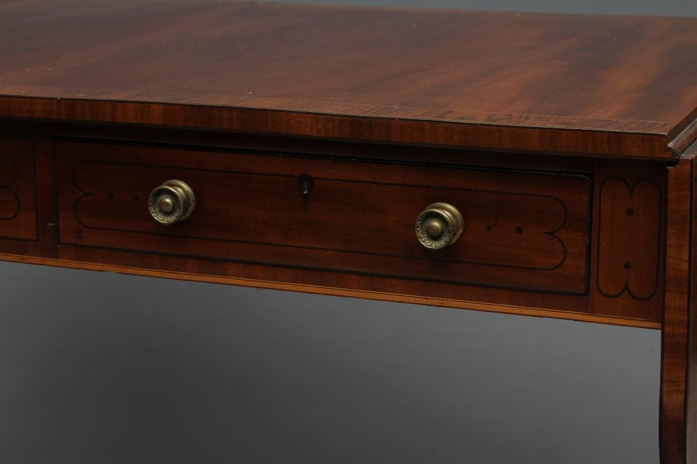 A REGENCY MAHOGANY AND ROSEWOOD BANDED SOFA TABLE Image