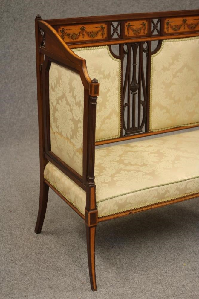AN EDWARDIAN MAHOGANY HIGH SIDED SETTEE Image