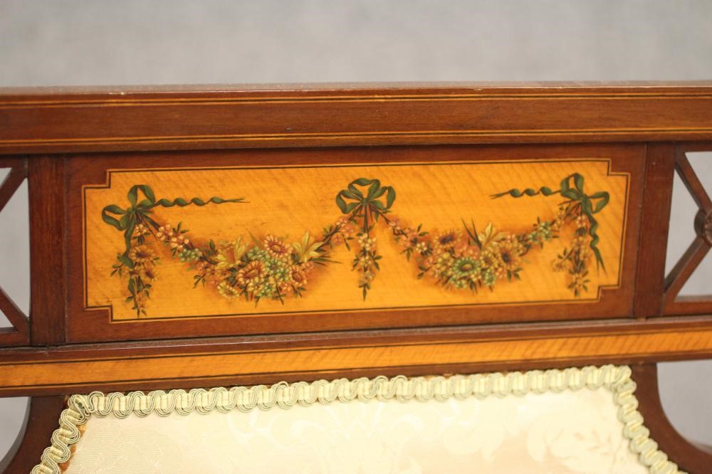 AN EDWARDIAN MAHOGANY HIGH SIDED SETTEE Image