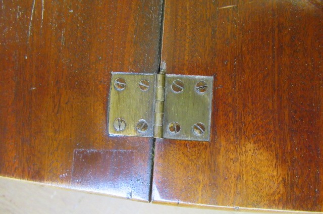 A GEORGIAN MAHOGANY FOLDING TEA TABLE Image
