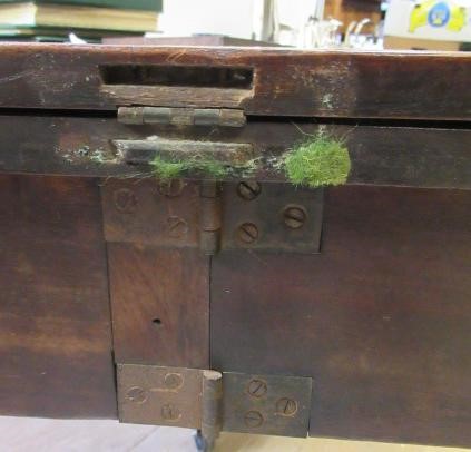 A GEORGIAN MAHOGANY FOLDING TEA TABLE Image