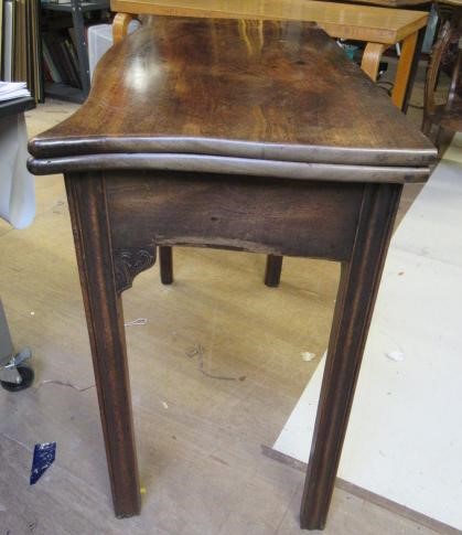 A GEORGIAN MAHOGANY FOLDING TEA TABLE Image