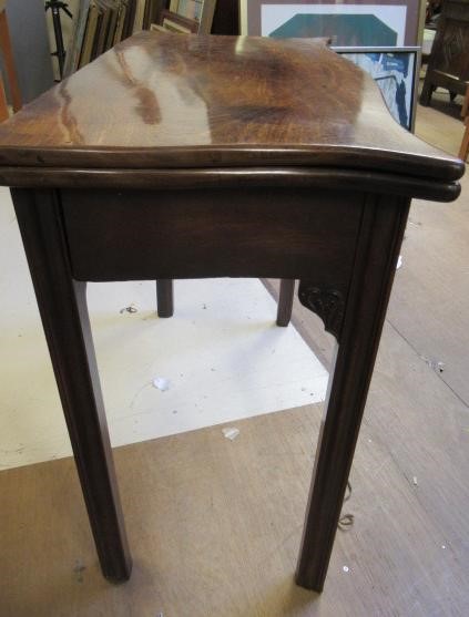 A GEORGIAN MAHOGANY FOLDING TEA TABLE Image